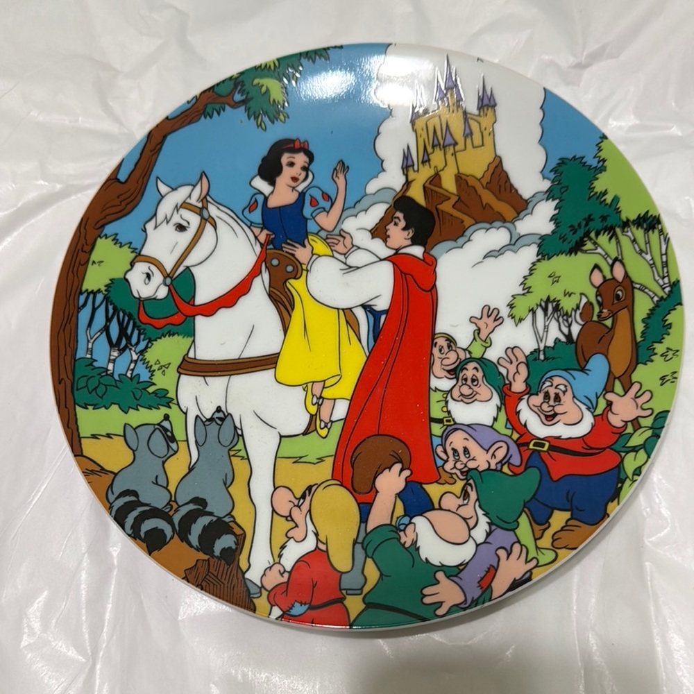 Disney Snow White “Happily Ever After” First Edition Series Plate